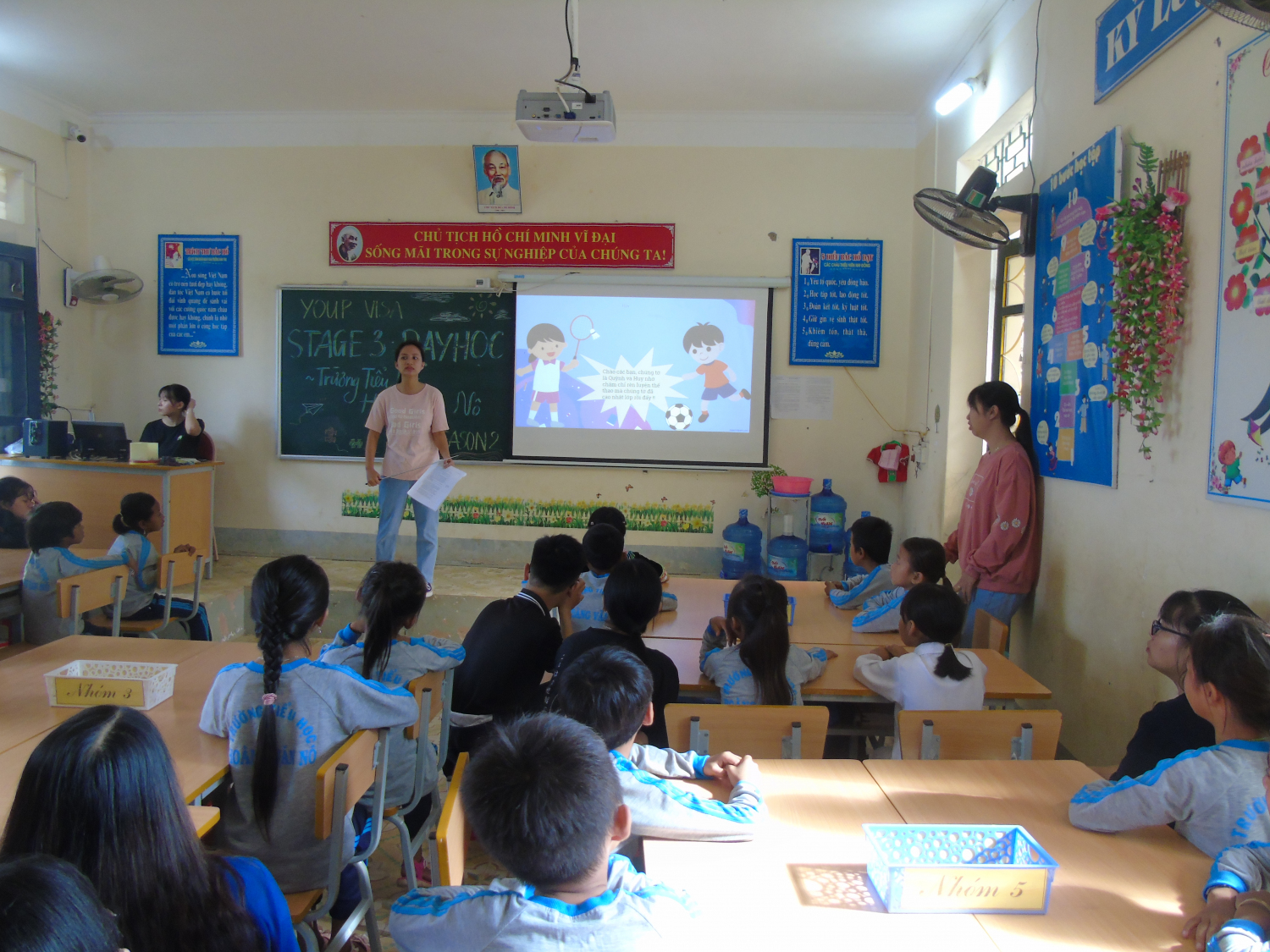 Các anh chị hướng dẫn các em hs nhận biết và phân loại rác thải